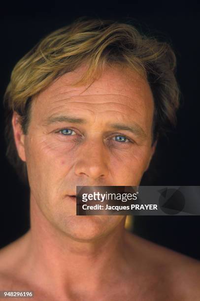 Portrait de Christopher Cazenove lors du tournage du TV-Film 'Un parfum d'Odyssée' en février 1988, La Martinique.