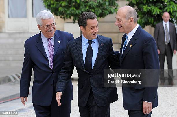 Nicolas Sarkozy, France's president, center, greets Mahmoud Abbas, president of the Palestinian Authority, left, and Ehud Olmert, Israel's prime...