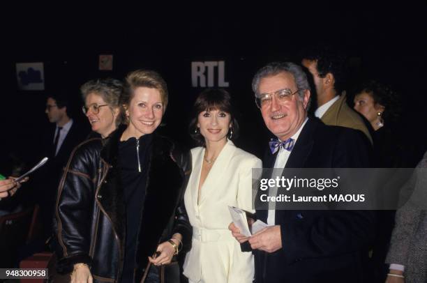 Danièle Gilbert, Danièle Evenou et l'ancien ministre Georges Fillioud lors du passage de l'humoriste Patrick Sébastien à l'Olympia le 4 janvier 1987...