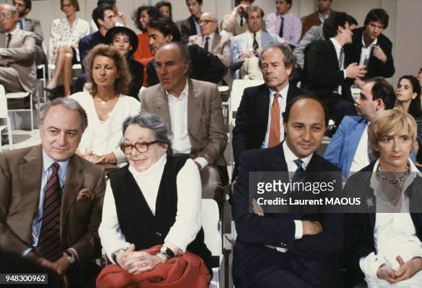 Marguerite Duras avec Pierre Bergé, Laurent Fabius et Françoise Sagan dans l'émission télévisée 'L'Heure de Vérité' consacrée à Jack Lang le 1er...