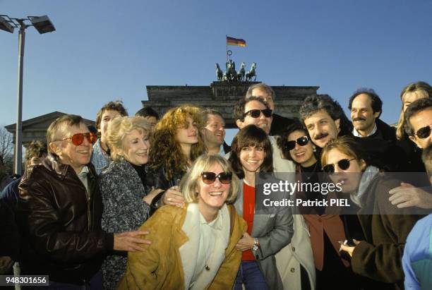 Olympia Dukakis, Julia Roberts et Sally Field, actrices, lors du festival du film de Berlin le 10 février 1990 à Berlin, Allemagne.