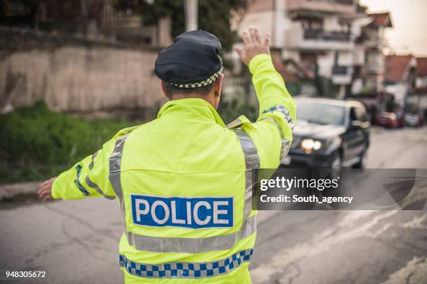 politie man snelheid overvullen - verkeerspolitie stockfoto's en -beelden