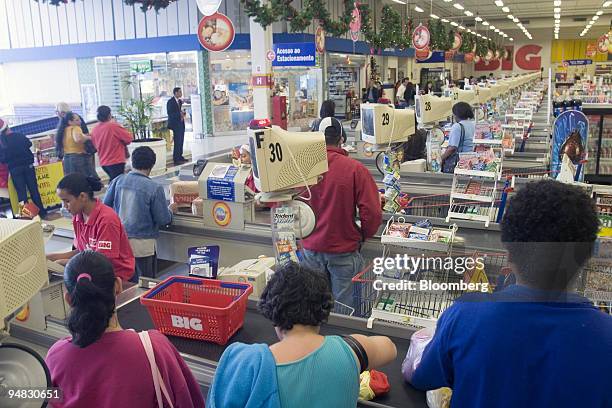 Customers move through the check out lines at a Hipermercado BIG store in the Santo Amaro quarter of Sao Paulo, Brazil on December 14, 2005. Wal-Mart...