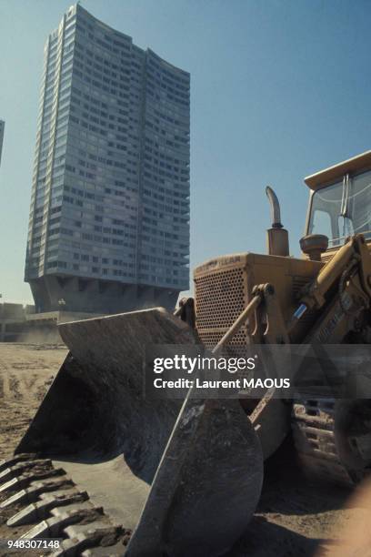 Pelleteuse sur un chantier de construction en France.