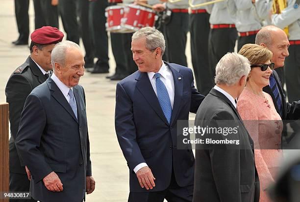 Left to right, Shimon Peres, Israel's president, left, with U.S. President George W. Bush, as First Lady Laura Bush, walks with Ehud Olmert, Israel's...