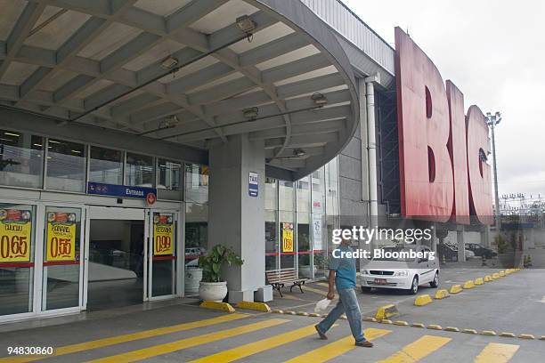 Customer exits a Hipermercado BIG store in the Santo Amaro quarter of Sao Paulo, Brazil on December 14, 2005. Wal-Mart Stores Inc., the world's...