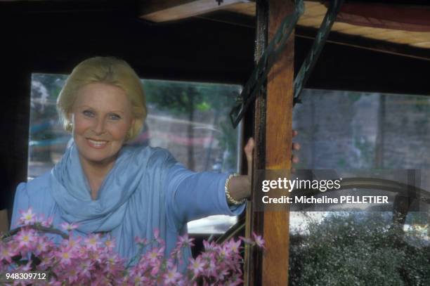 Actrice Michèle Morgan pendant le tournage du téléfilm 'Le Tiroir secret' en juillet 1985 en France.