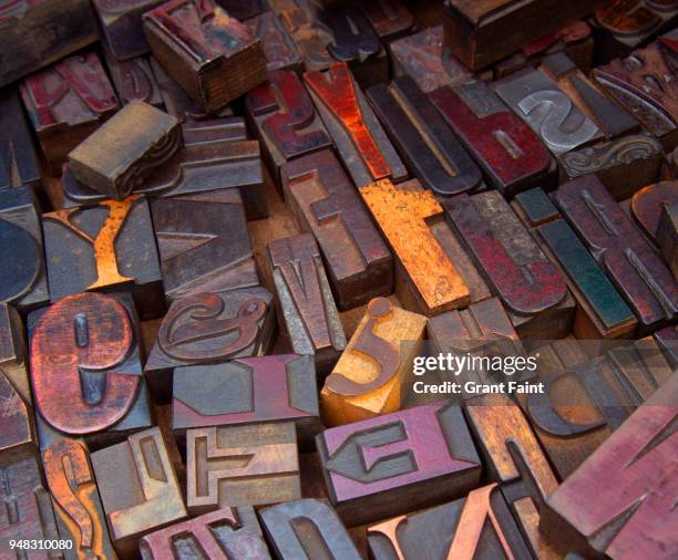 old wooden printing blocks for sale - for sale frase en inglés fotografías e imágenes de stock