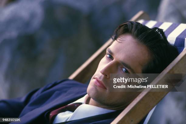 AVRIl: Rupert Everett lors du tournage du film 'Les Lunettes d'or' réalisé par Giuliano Montaldo le 9 avril 1987 à Ferrare, Italie.