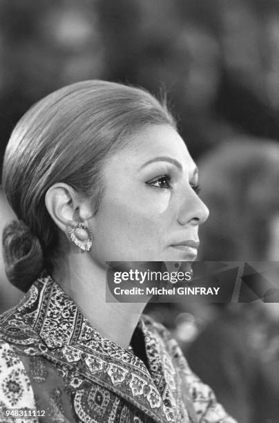 Impératrice Farah Diba Pahlavi de profil, en octobre 1977.