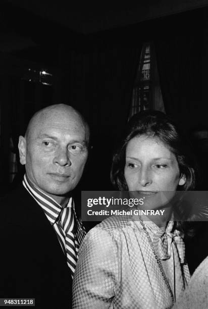 Portrait de Yul Brynner et de son épouse Jacqueline de Croisset en 1974.