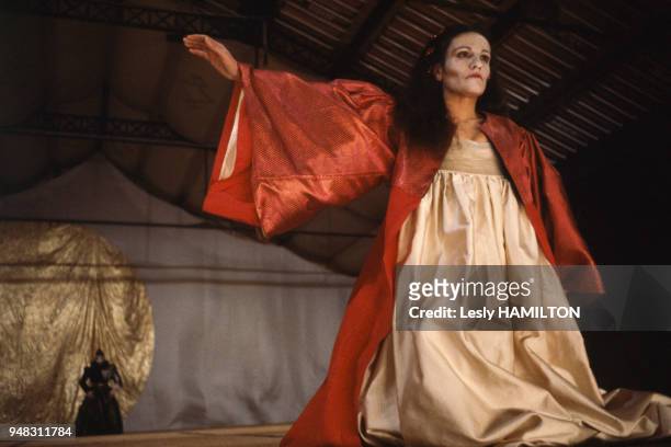 Actrice Odile Cointepas dans 'Richard II' de William Shakespeare par la compagnie du Théâtre du Soleil d'Ariane Mnouchkine en décembre 1981 à Paris,...