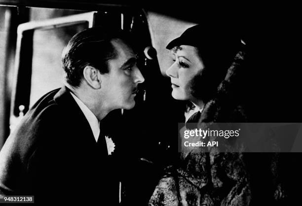 Les acteurs John Barrymore et Greta Garbo dans 'Grand Hotel' réalisé par Edmund Goulding en 1932 aux Etats-Unis.