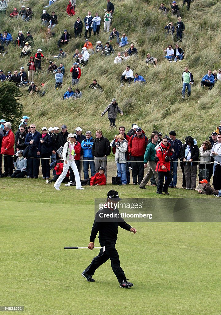 K.J. Choi of South Korea, walks up to the 3rd green during d
