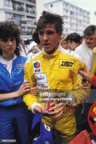 Le pilote Paul Belmondo au Grand prix automobile le 11 juin 1984 à Pau, France.