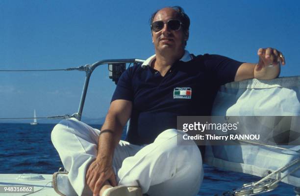 Portrait de l'Aga Khan sur un bateau lors d'un rassemblement de yachts le 11 septembre 1981 à Porto Cervo, Italie.