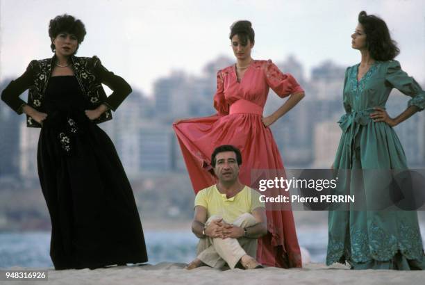 Présentation de mode sur une plage en juillet 1982 à Beyrouth, Liban.