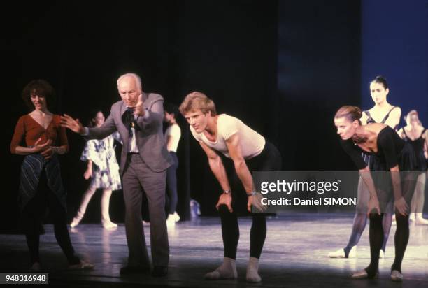 Le chorégraphe George Balanchine lors des répéptitions du New York City Ballet le 10 septembre 1980 à Paris, France.