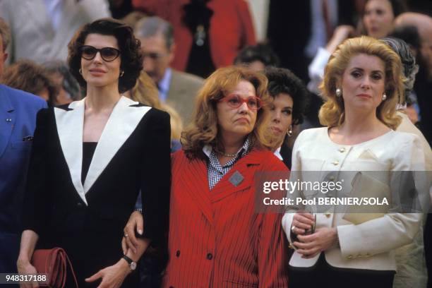Jeanne Moreau avec Fanny Ardant et Catherine Deneuve au Festival de Cannes mele 12 mai 1985, France.