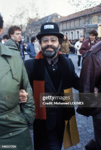 Fernando Arrabal, auteur, dramaturge et metteur en scène, lors d'une manifestation, circa 1980, à Paris, France.