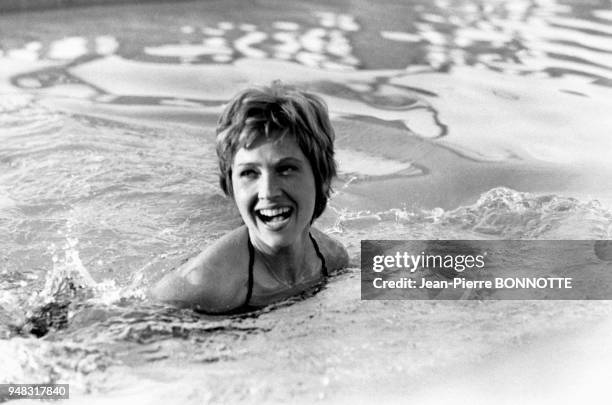 Marlène Jobert sur le tournage du film 'Le Passager de la pluie' de René Clément en 1970.