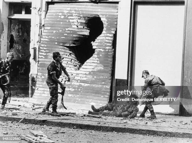 Soldat français dans la rue pendant la crise de Bizerte, en juillet 1961, Tunisie.