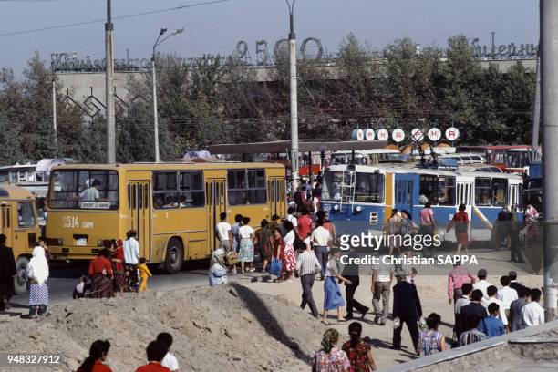 Gare routière à Samarcande, en septembre 1988, Ouzbékistan.