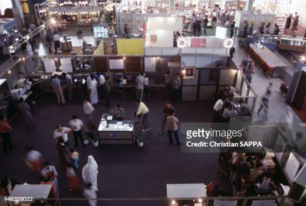 Salle d'exposition d'une foire internationale à Alger, en juillet 1987, Algérie.