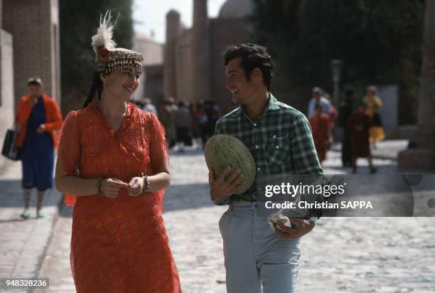 Couple dans la rue à Khiva, en septembre 1988, Ouzbékistan.