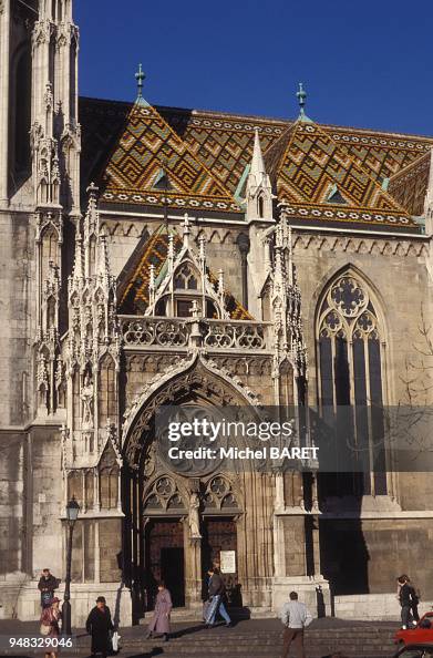 Porte de l'église NotreDamedel'Assomption de Budavár à Budapest