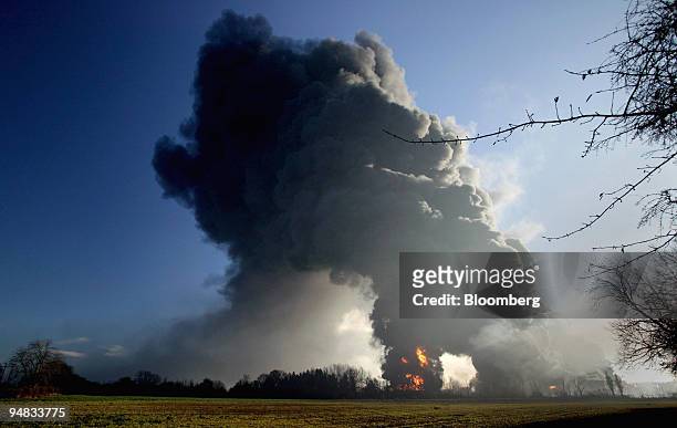 Plume of smoke is seen rising from fires burning at the oil depot in Hemel Hempstead, Hertfordshire, England on Sunday, December 11, 2005. The U.K.'s...