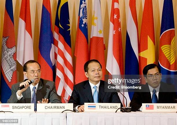 George Yeo, Singapore's minister of foreign affairs, left, speaks as Noppadol Pattama, Thailand's minister of foreign affairs, center, and Nyan Win,...