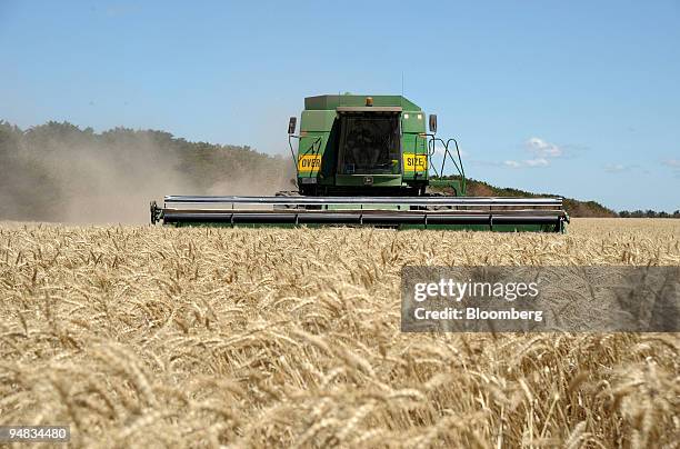 Header Machine Farm Harvest Header Photos and Premium High Res Pictures - Getty Images