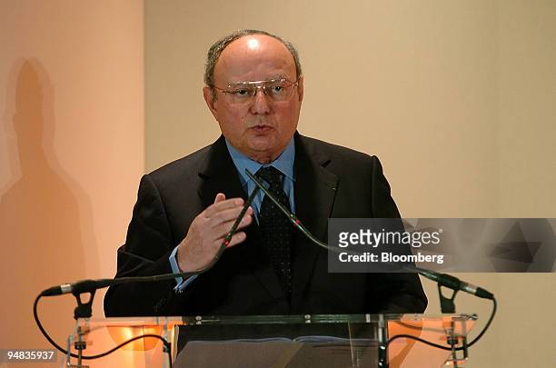 Jacques Espinasse, Vivendi Universal chief financial officer speaks at the Vivendi 2005 results in Paris, France, Wednesday, March 1, 2006. Vivendi...