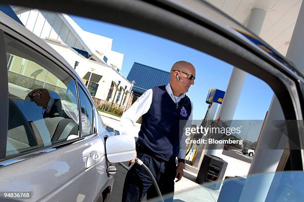 Rick Ogden of Syracuse, New York, fills his car with gasoline at a Sunoco gas station in Allentown, Pennsylvania, U.S., on Tuesday, Oct. 7, 2008....