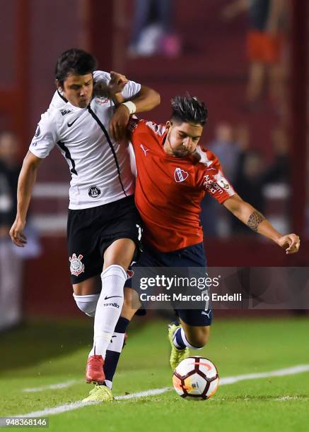 Angel Romero of Corinthians fights for ball with Martin Benitez of Independiente during a Group 7 match between Independiente and Corinthians as part...