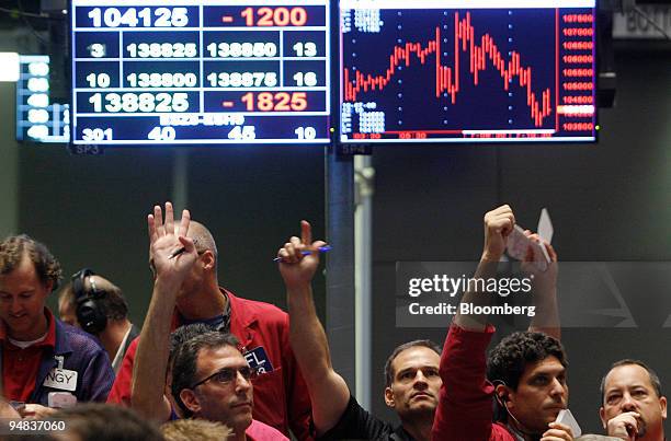 Traders work in the S&P pit at the Chicago Board of Trade in Chicago, Illinois, U.S., on Tuesday Oct. 7, 2008. U.S. Stocks fell for a fifth day, the...