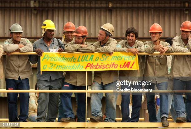 Petroleo Brasileiro SA workers hold a sign reading "President Lula you deserve a third term - referendum now!" at the Petrobras P-51 oil platform...