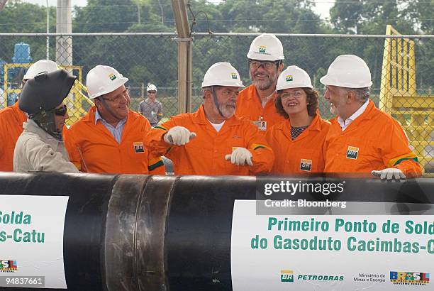 Luiz Inacio Lula da Silva, Brazil's president, center, inaugurates the Catu natural gas pipeline surrounded by, from left to right, an unidentified...