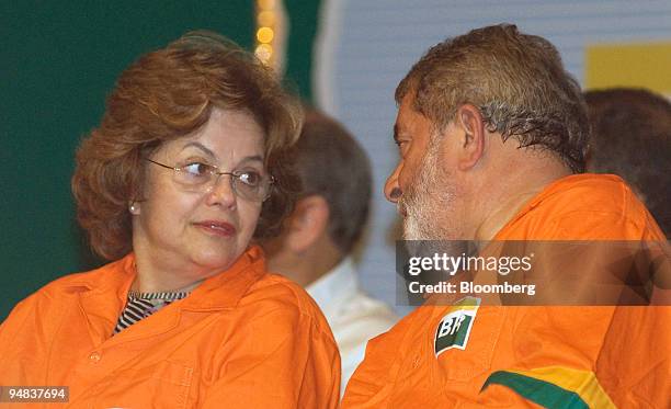 Luiz Inacio Lula da Silva, Brazil's president, right, speaks to Dilma Roussef, his chief of staff, during a news conference in Pojuca, Brazil, on...