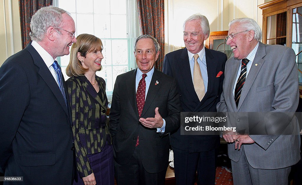 Michael Bloomberg, mayor of New York, center, speaks with Ma