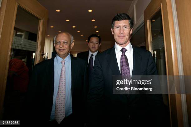 John Thain, right, chief executive officer of Merrill Lynch & Co.,?leaves a press conference in Mumbai, India, on Wednesday, May 7, 2008. Merrill...