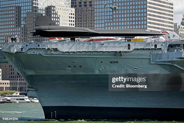 An SR-71 Blackbird reconnaissance jet sits on the deck of the USS Intrepid as it is drawn by tugboats towards Pier 86 in New York, U.S., on Thursday,...