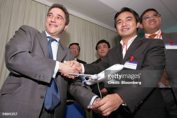 Adam Air Chief Executive Officer Adam Adhitya Suherman, second right, shakes hands with Airbus SAS executive vice president of Asia-Pacific sales...