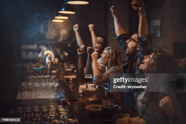 goaaaaaaal! - kroeg stockfoto's en -beelden