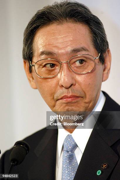 Panasonic President Kunio Nakamura introduces the press to Toyota's Universal Design Showcase in Tokyo, Tuesday 20 April 2004.