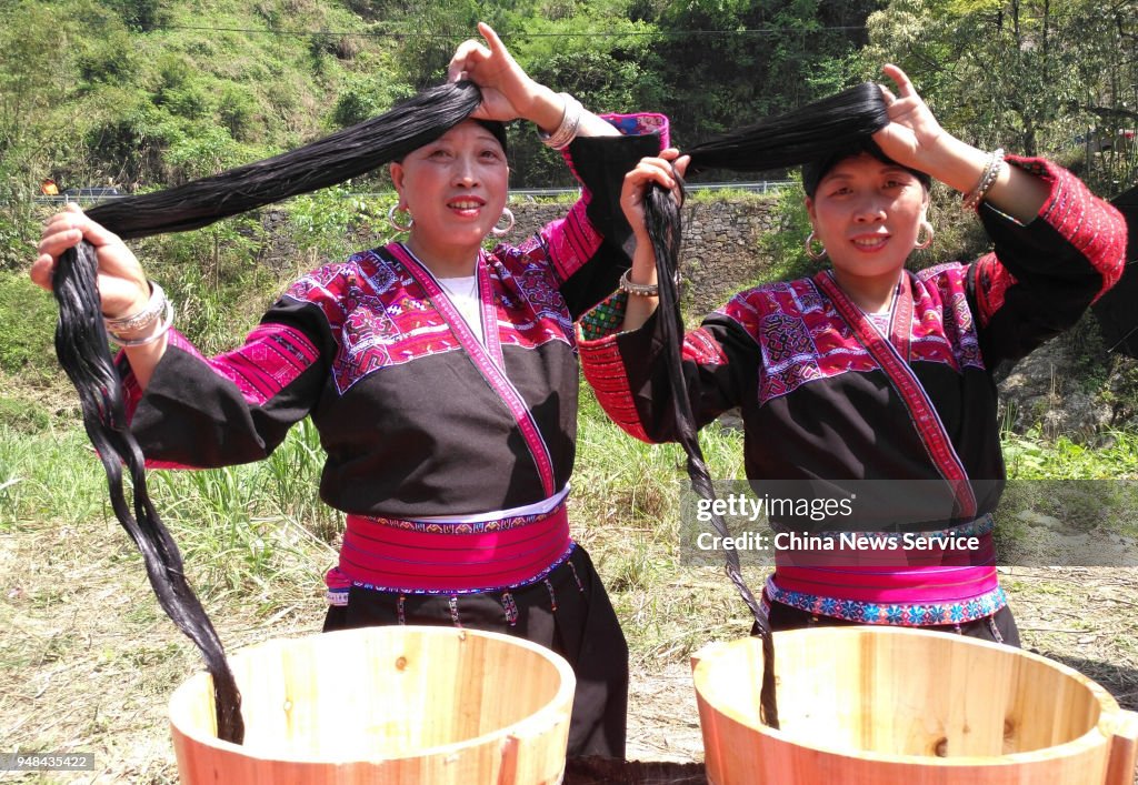 Women of Yao ethnic group comb their hair at Longsheng Town on April...  News Photo - Getty Images