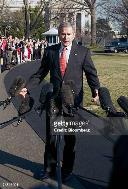 President George W. Bush makes remarks about the U.A.E. Port bid on the White House South Lawn after returning from a trip to Colorado on February...