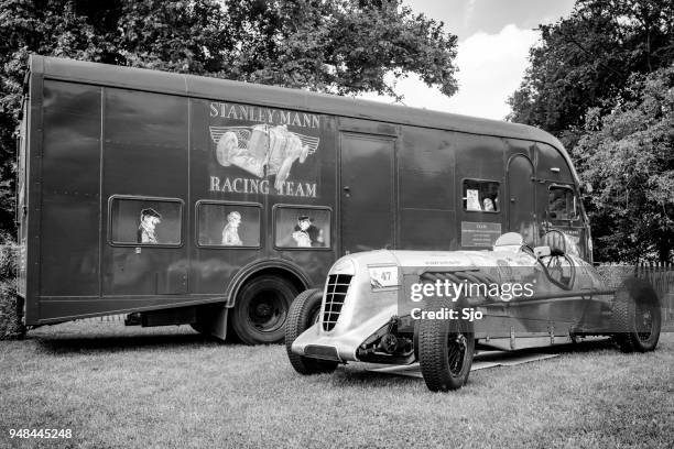 vintage bentley 6.5-litre old mother gun  le mans race car - motorsport grand prix stock pictures, royalty-free photos & images