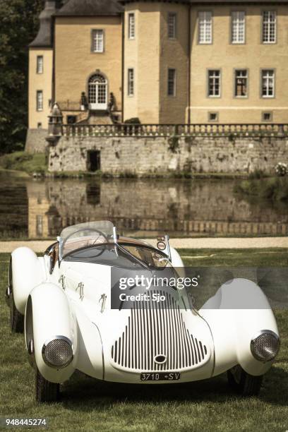 alfa romeo 6c 1750 spider classic car - alfa romeo spider stock pictures, royalty-free photos & images